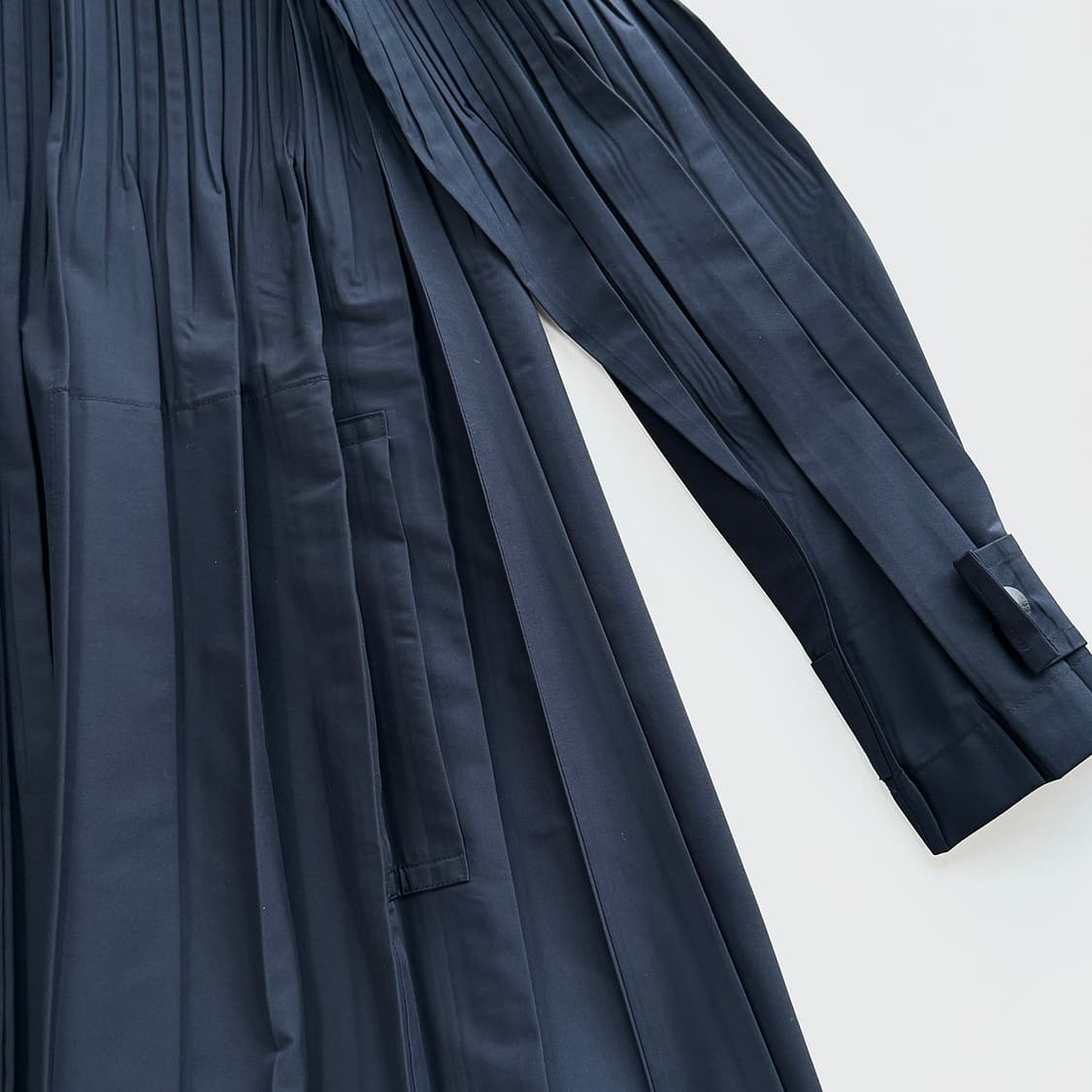 플리츠플리즈 네이비 코트 상품이미지3