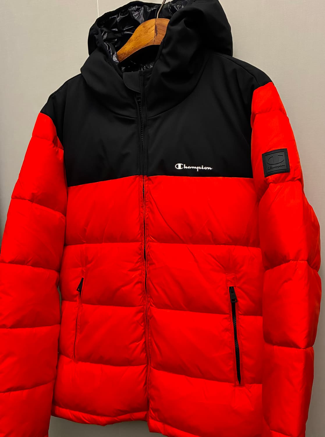 (L~XL)챔피온 EU 배색 후드 푸퍼 패딩 다운 블랙 레드 상품이미지3