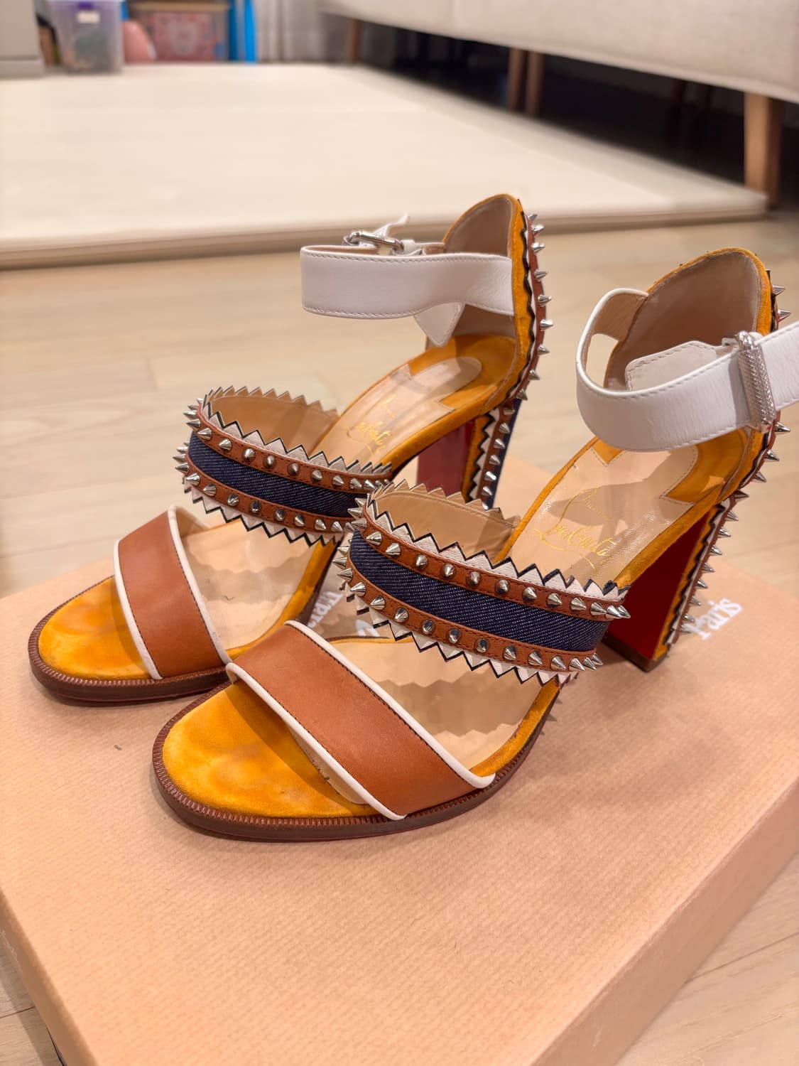 christian louboutin 샌들 1회 착용(36) 상품이미지1