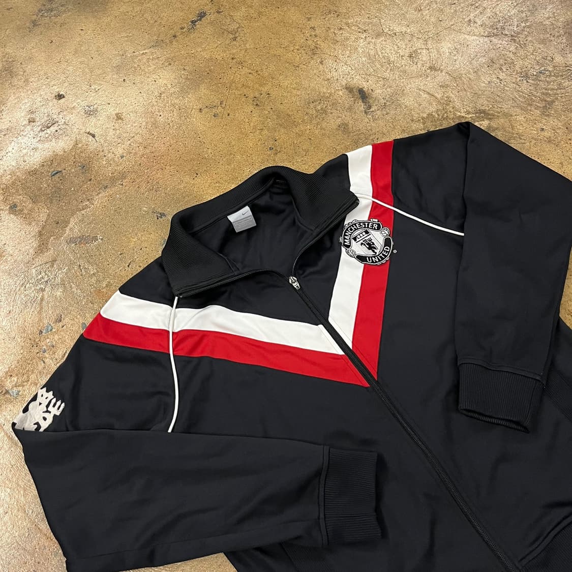 나이키 맨유 블랙 검빨 져지 트랙탑 상품이미지1