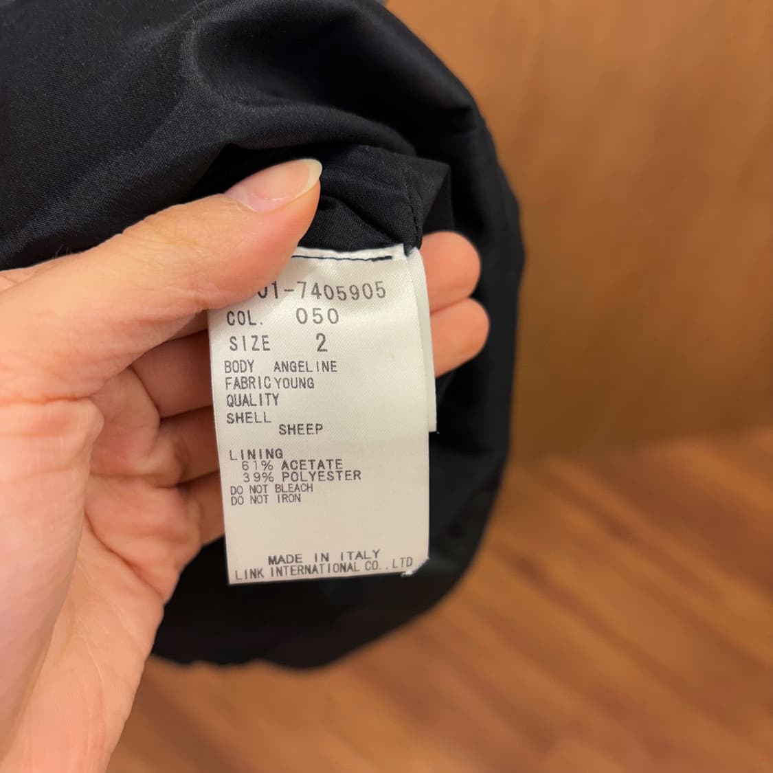 띠어리 슬리브리스 레더 미니 원피스 숄더 버튼 스트랩 핀턱 디테일 블랙 상품이미지9