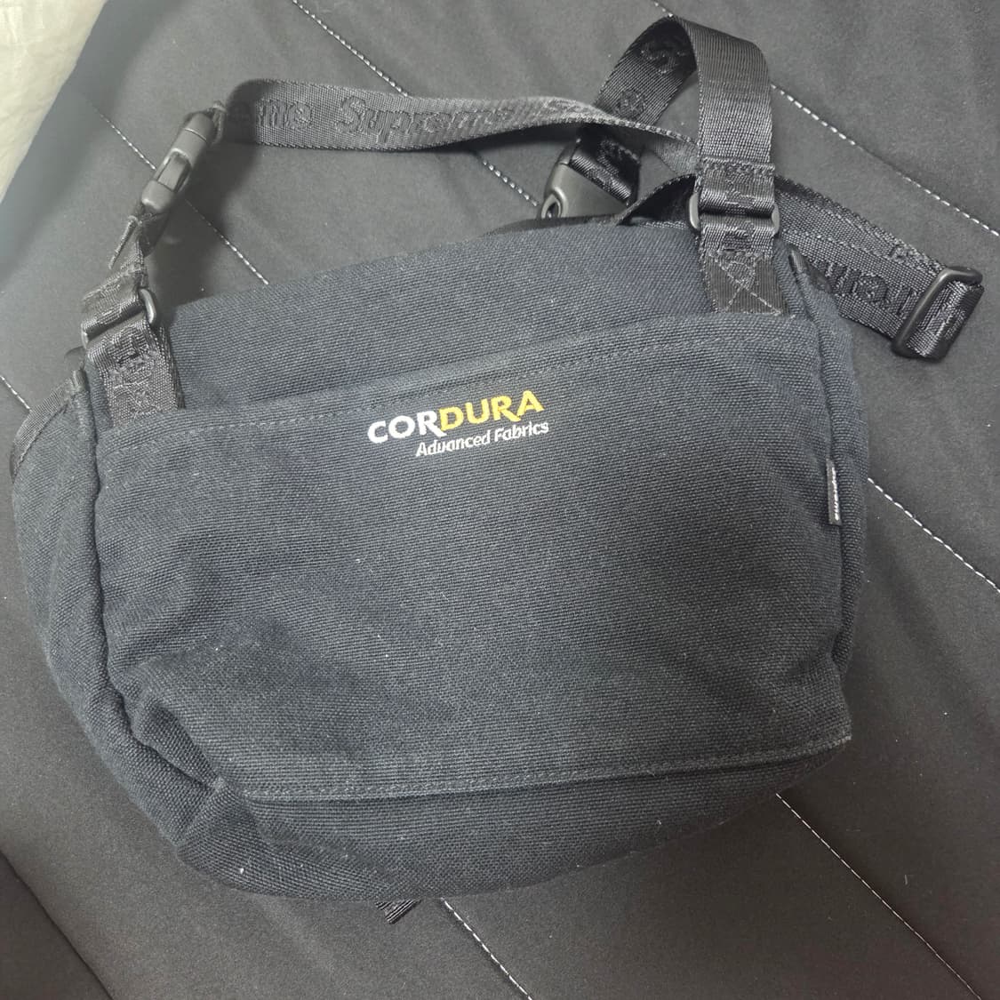 슈프림 미니 메신저백 25ss 상품이미지2