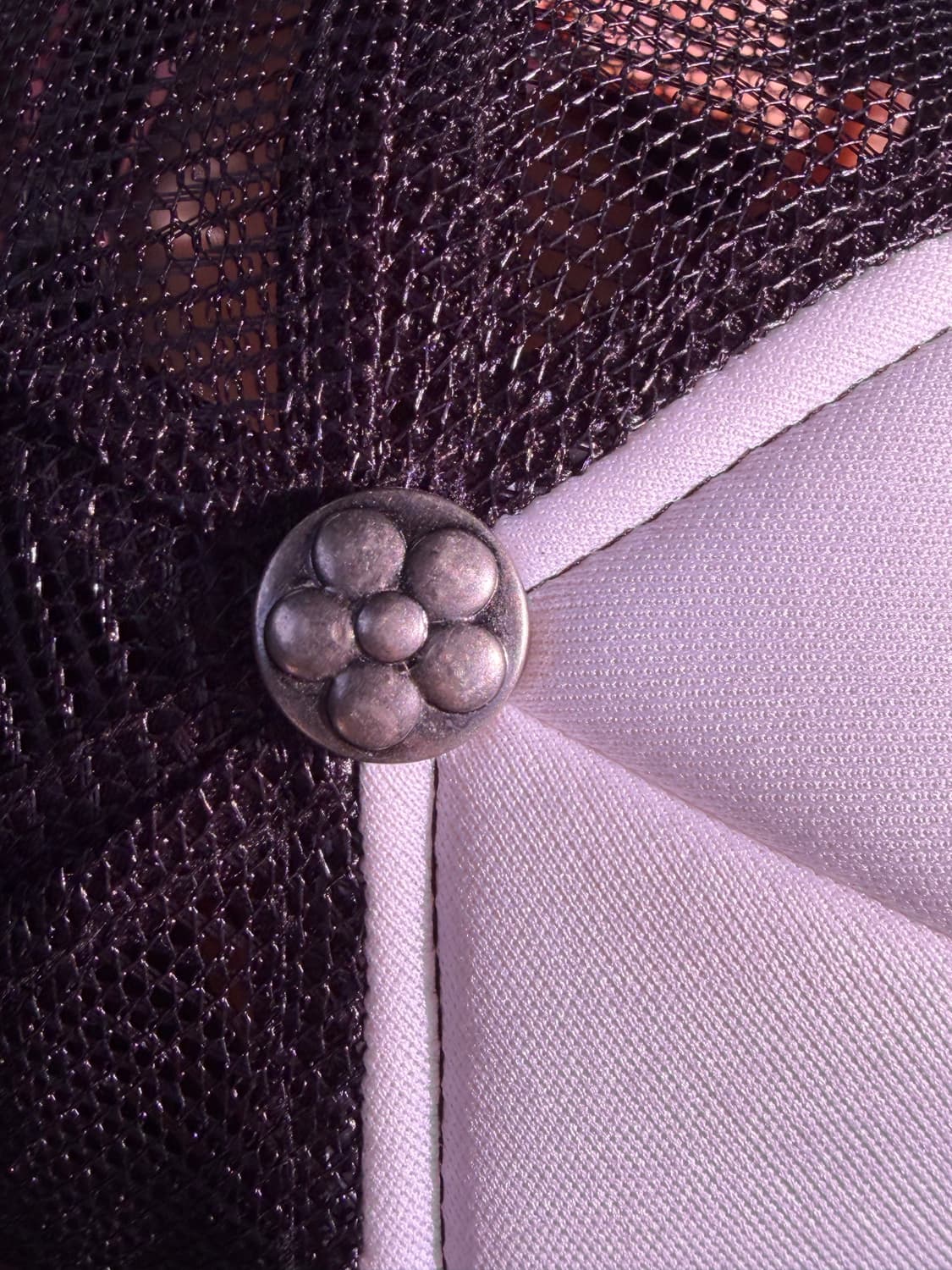 반디 더 핑크 아이 로고 트러커 햇 블랙 상품이미지5