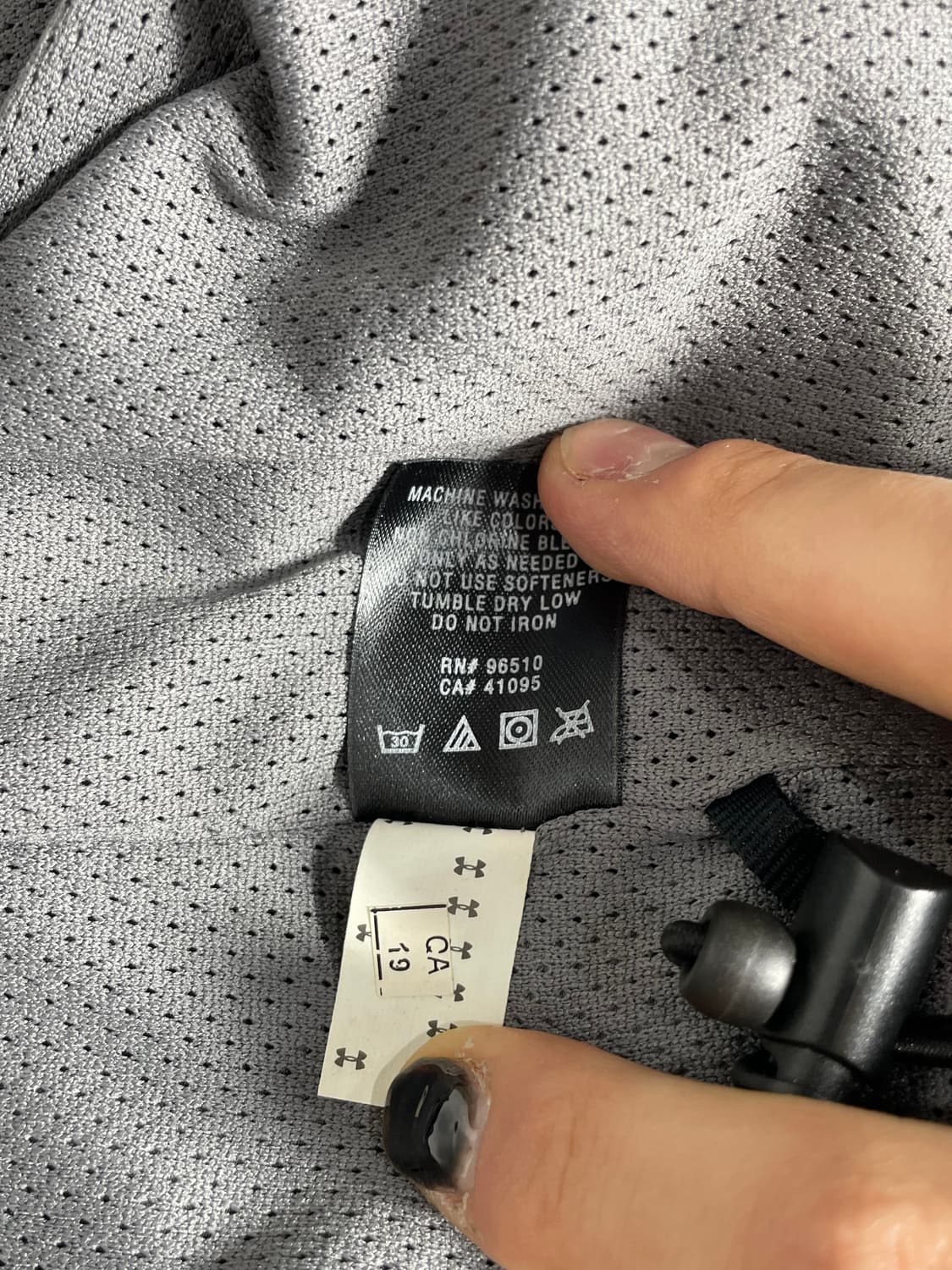 언더아머 V넥 윈드셔츠 상품이미지3