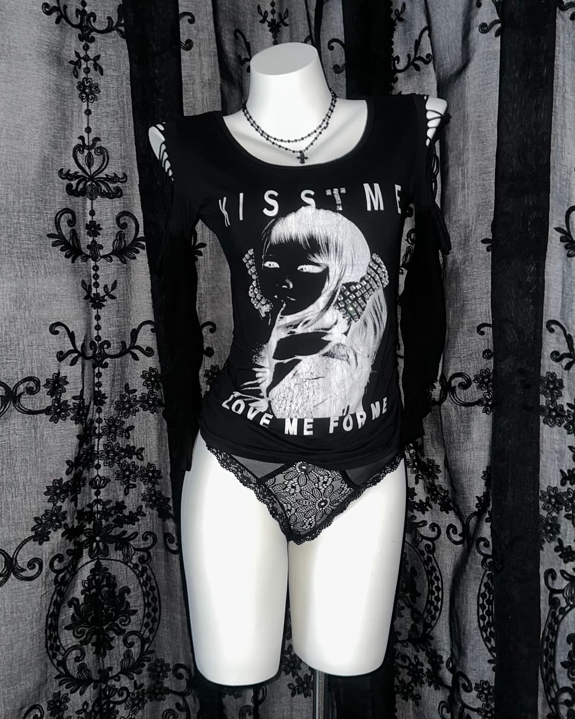 black cut-out graphic long sleeve t-shir 상품이미지1