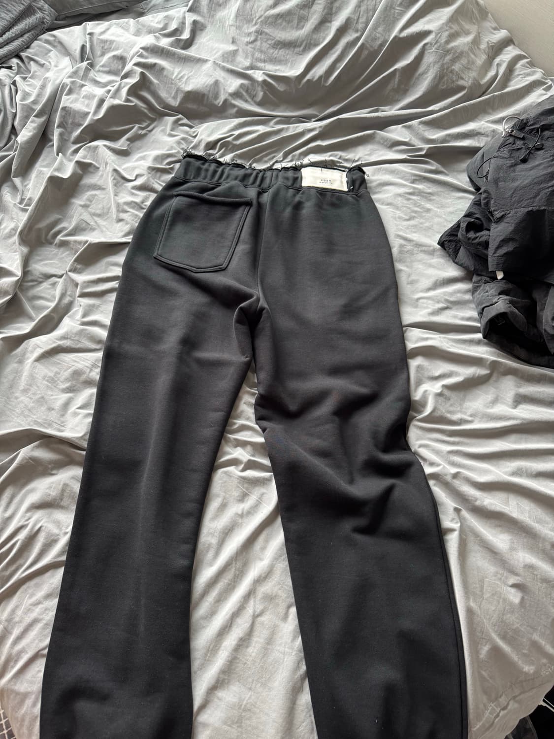 아더에러 duct tape sweatpants 츄리닝 상품이미지4