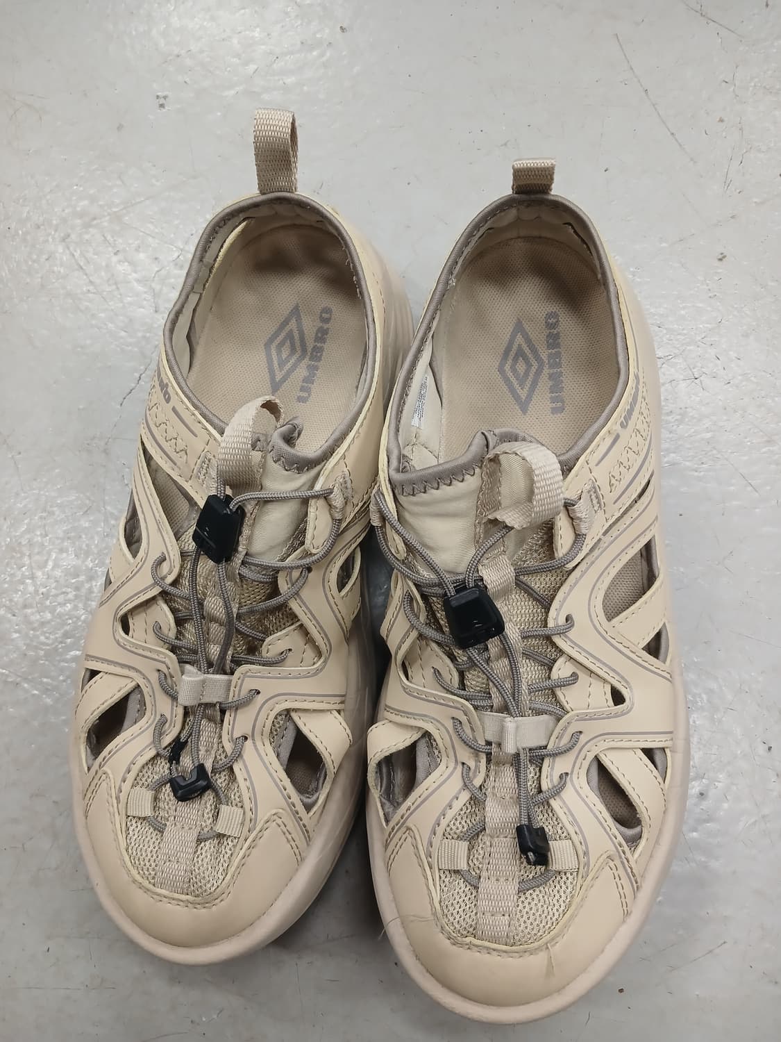 엄브로 컷아웃 샌들 270 베이지 상품이미지1