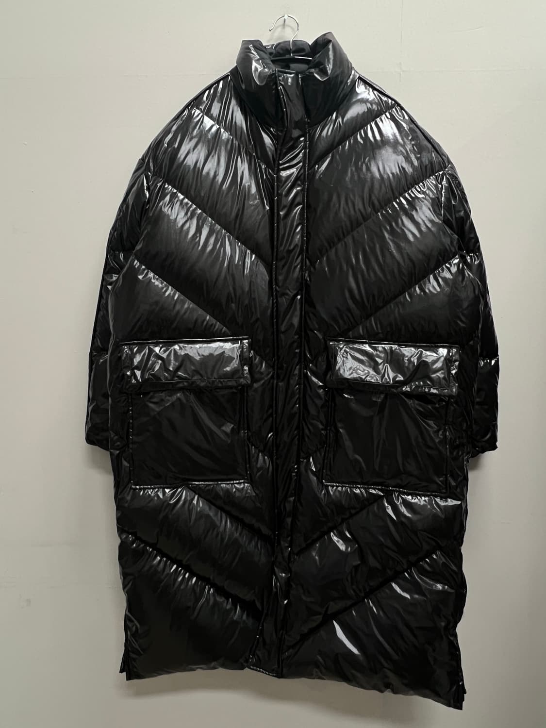 매종미네드 몬스터 패디드 롱다운 블랙 상품이미지2