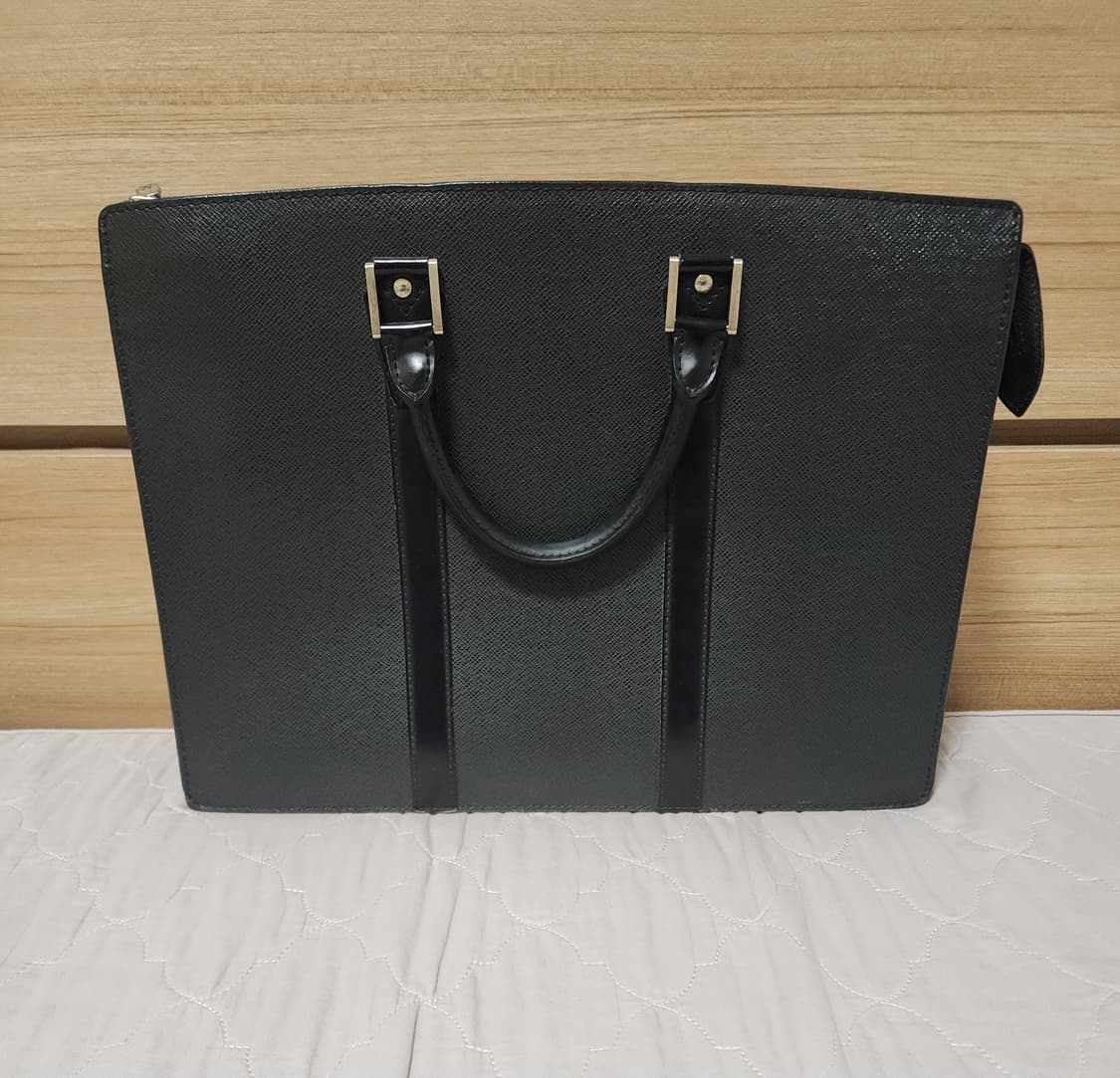 루이비통 타이가 로잔 서류가방 상품이미지1