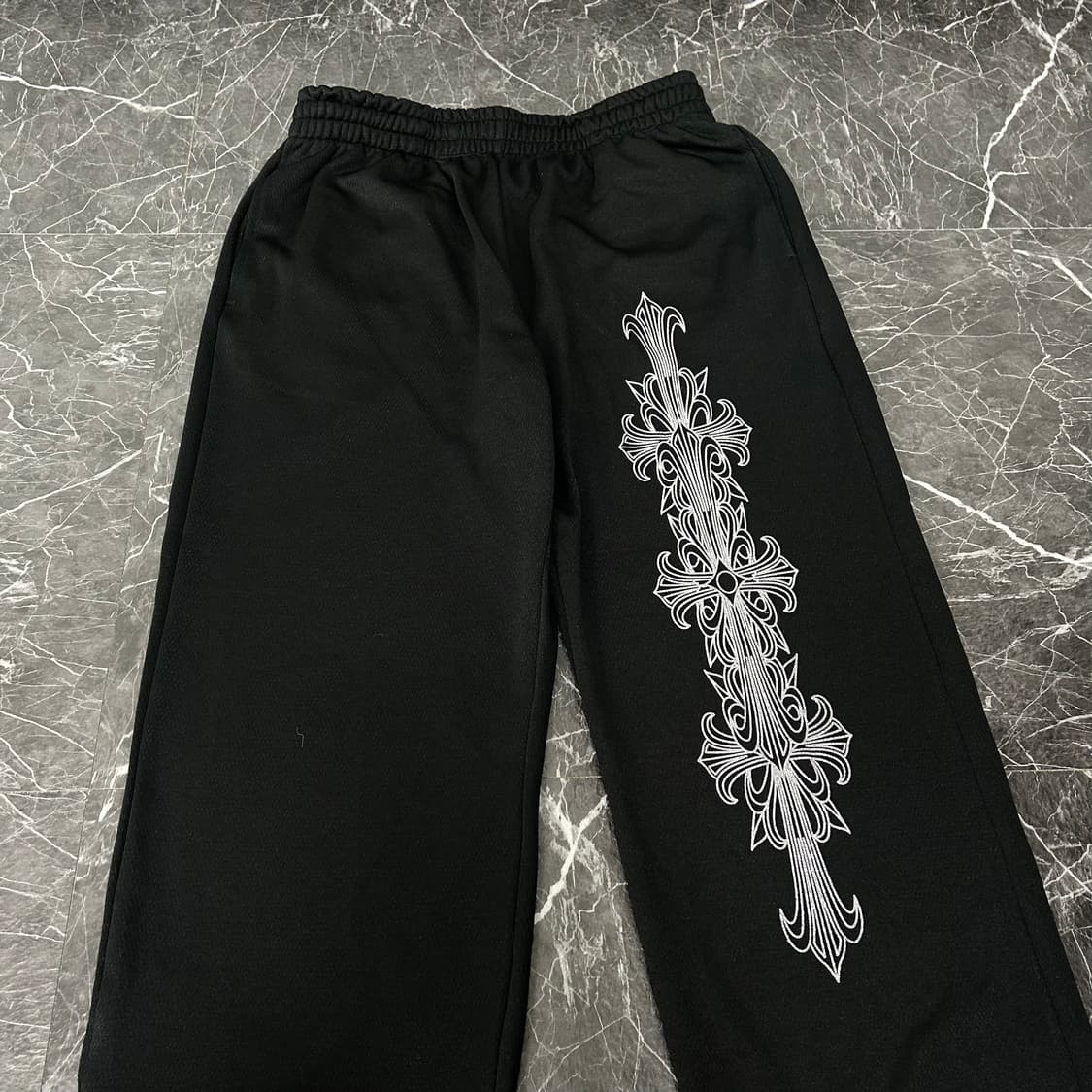 크로스 프린팅 블랙 와이드 트랙 팬츠 상품이미지3