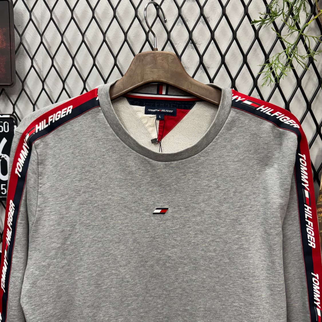 타미힐피거 맨투맨 사이드 로고 테이핑 포인트 그레이 상품이미지3