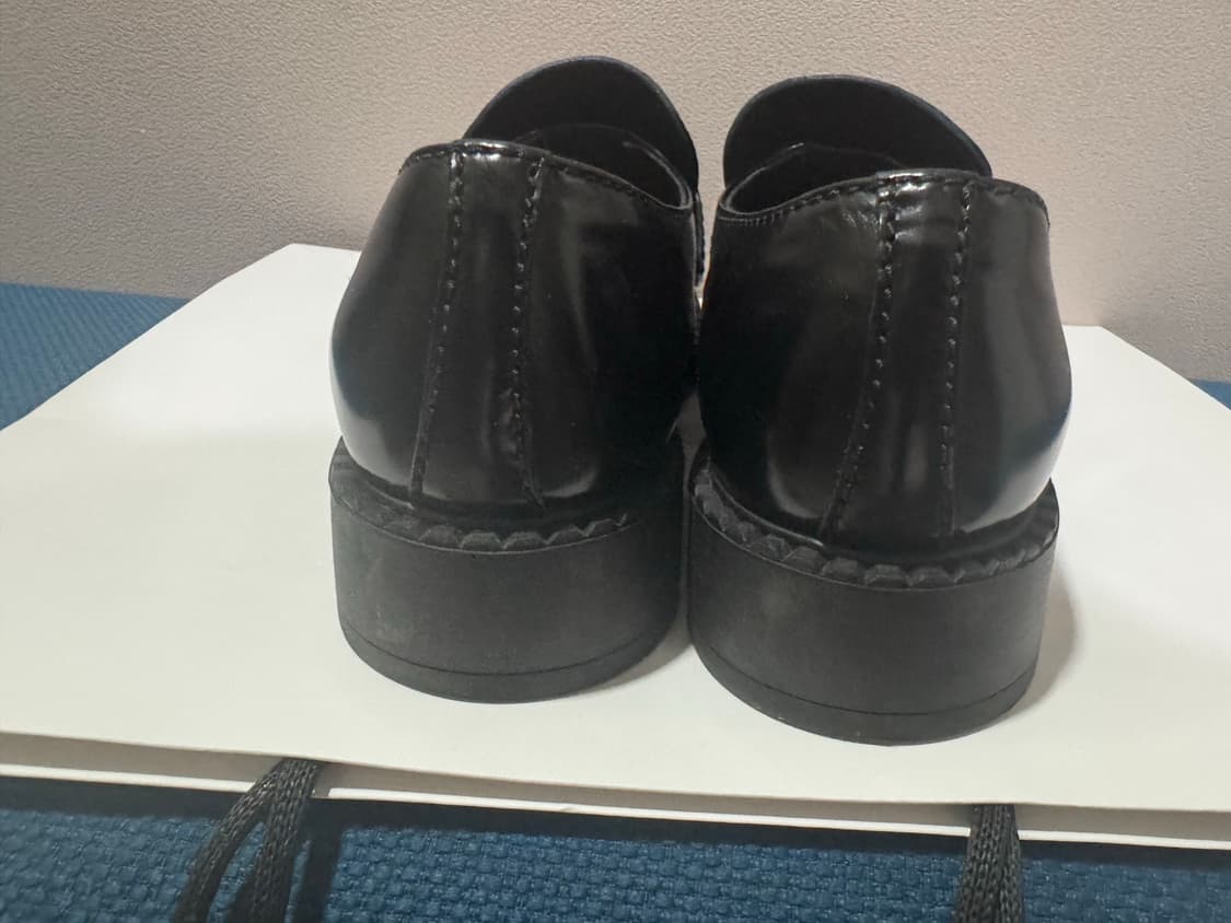 프라다 브러시드 로퍼 상품이미지2