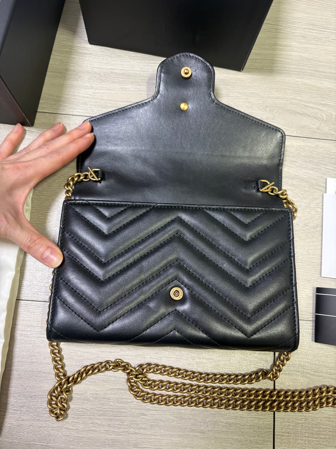 구찌 GG 마몽 마틀라세 미니 체인백 블랙 정품 상품이미지3