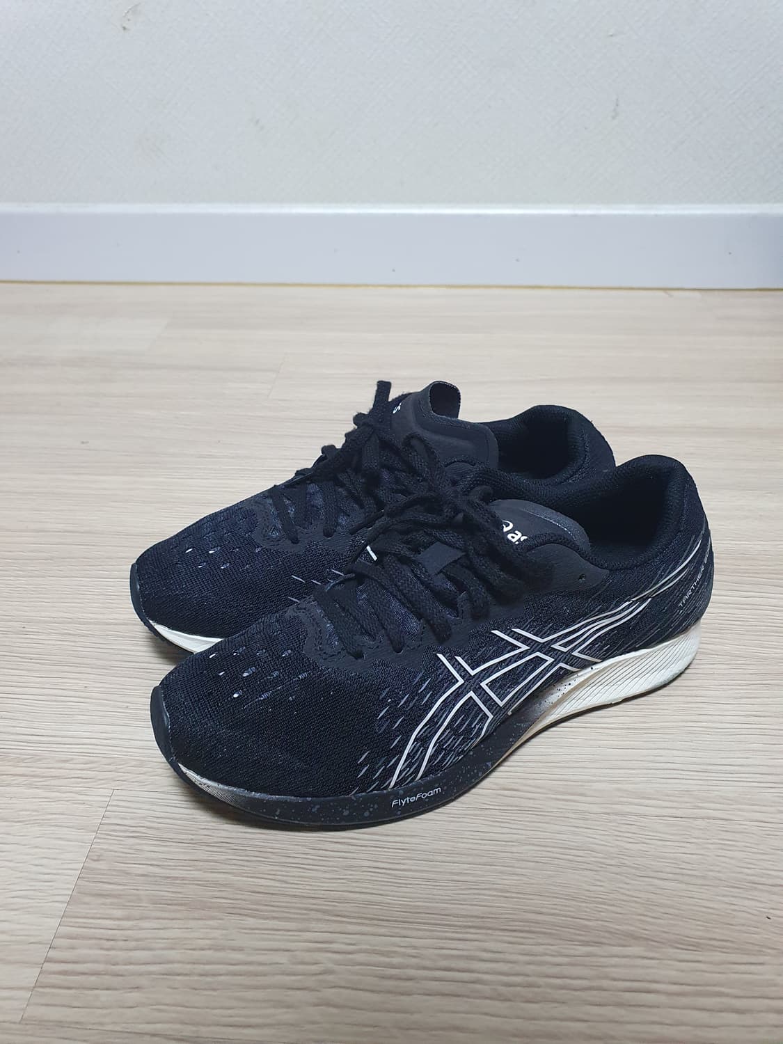 아식스 Trither Edge 블랙 런닝화 260 상품이미지4