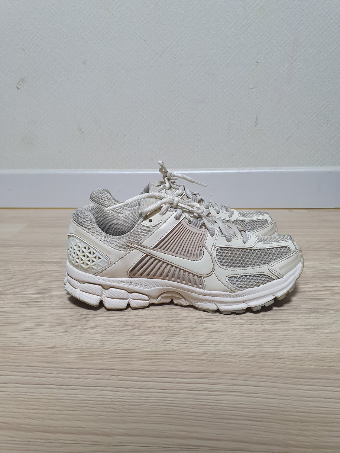 나이키 줌 보메로5 운동화 245 상품이미지1