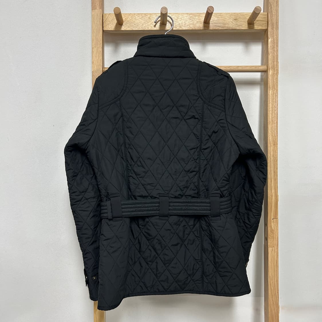 바버 우먼스 인터내셔널 퀼팅 벨티드 자켓 상품이미지3