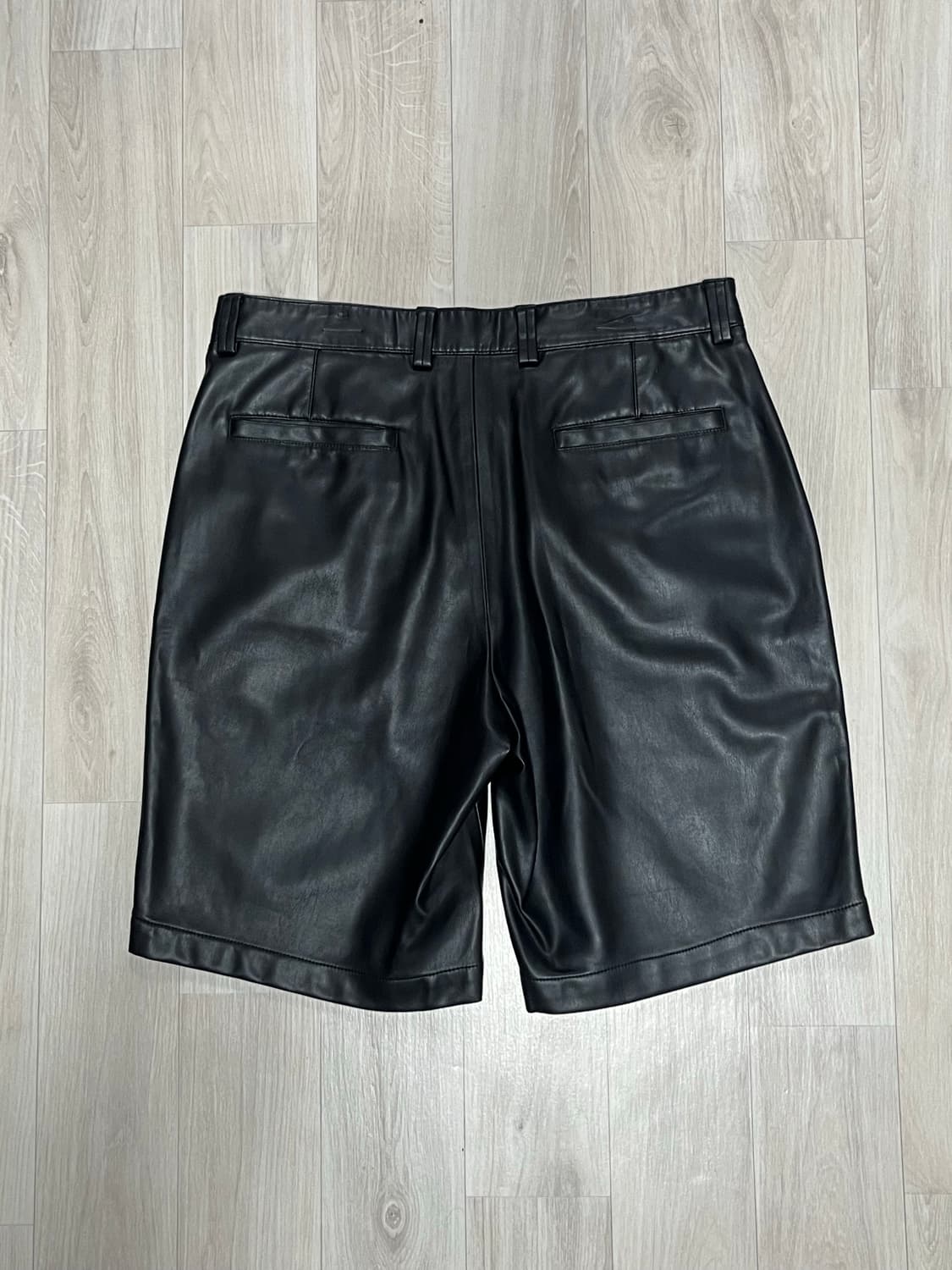 Zara 페이크레더 쇼츠 상품이미지2