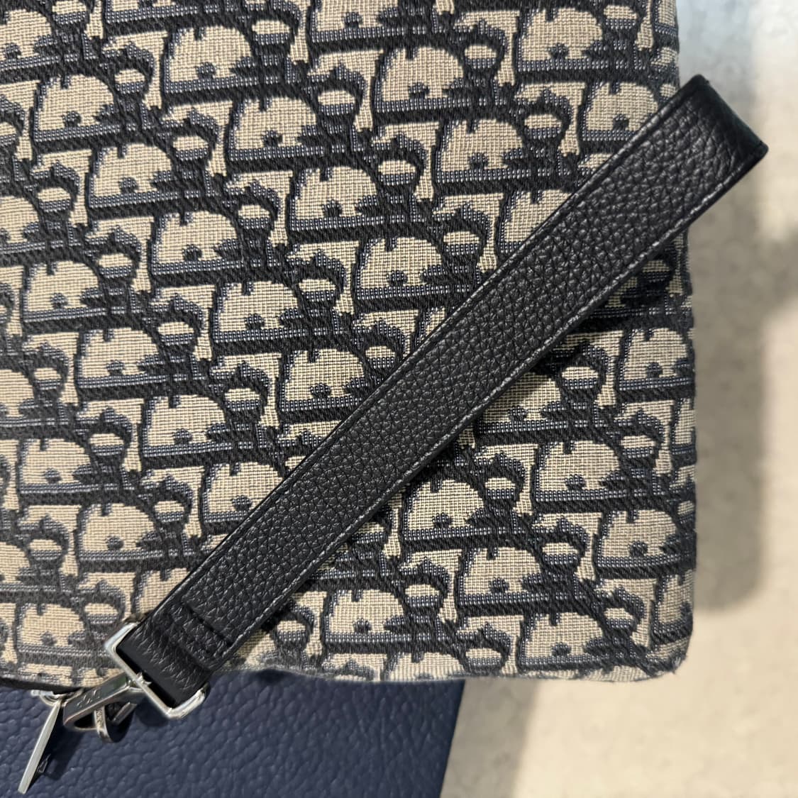 디올 트라이앵글 아이패드 클러치 A4 상품이미지6