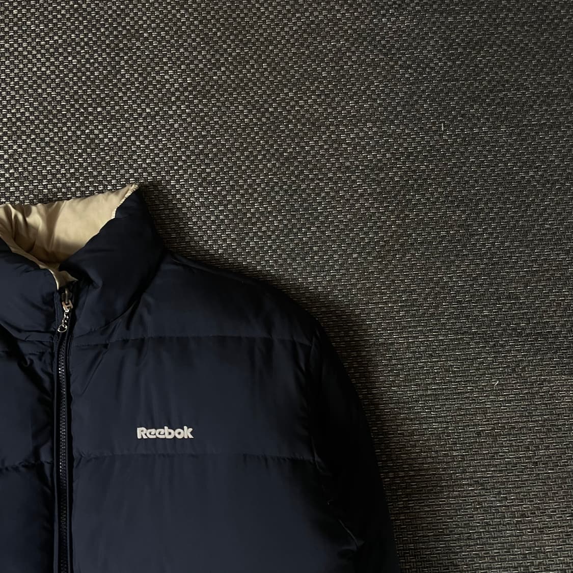 리복 네이비 베이지 리버시블 다운 패딩 상품이미지3