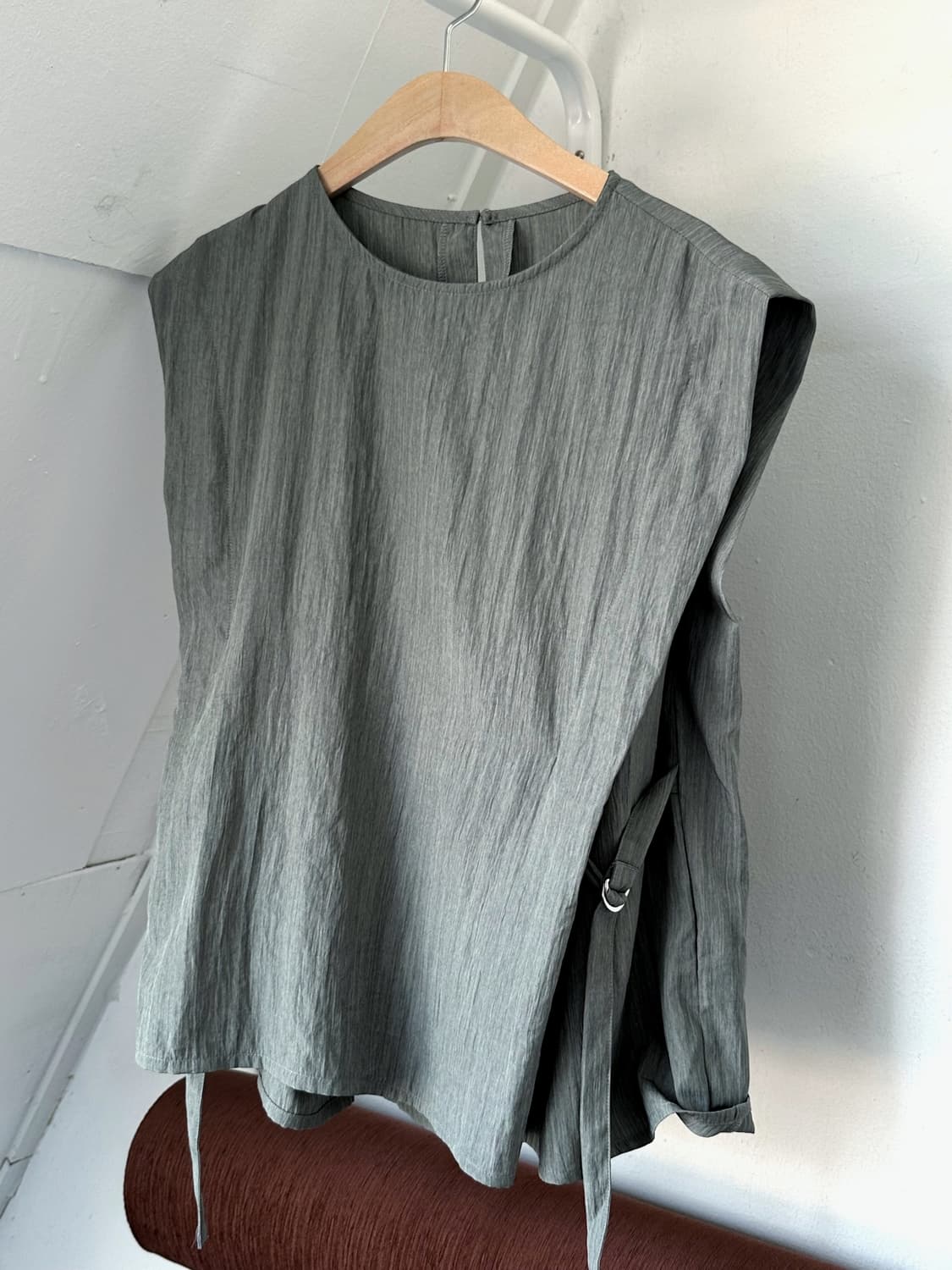 Washed poly nylon sleeveless belted P/O 상품이미지5