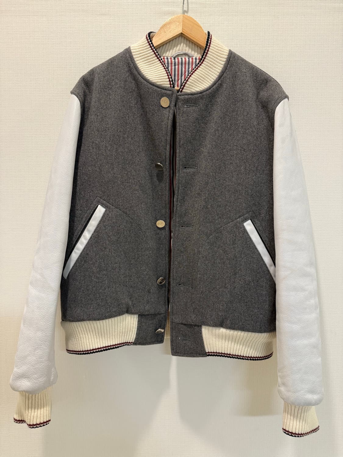 톰브라운 캐시미어 바시티자켓 상품이미지1