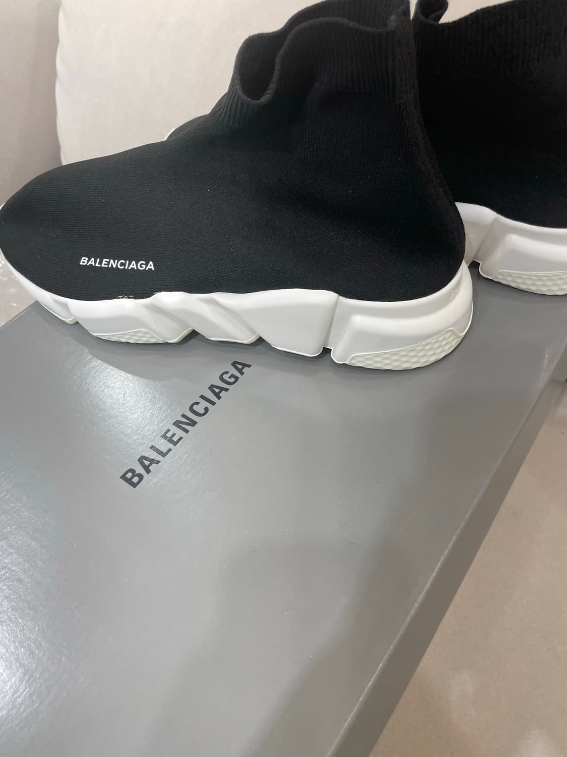 발렌시아가  상품이미지4