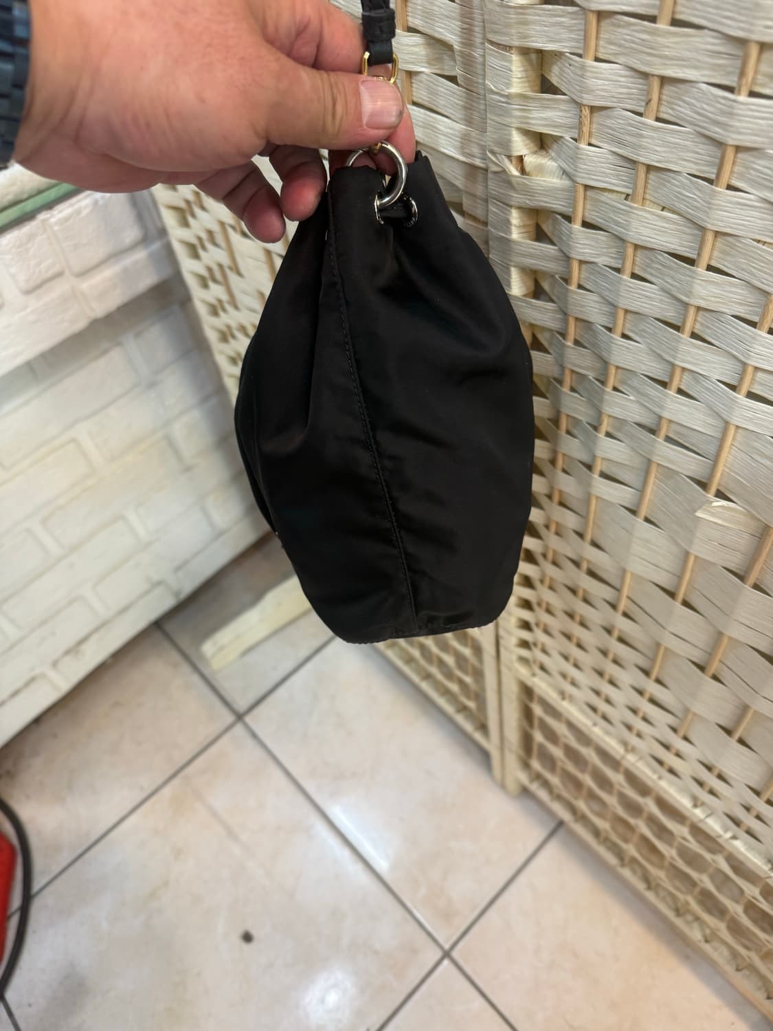 정품 프라다 나일론 버킷 파우치백 팝니다 상품이미지3