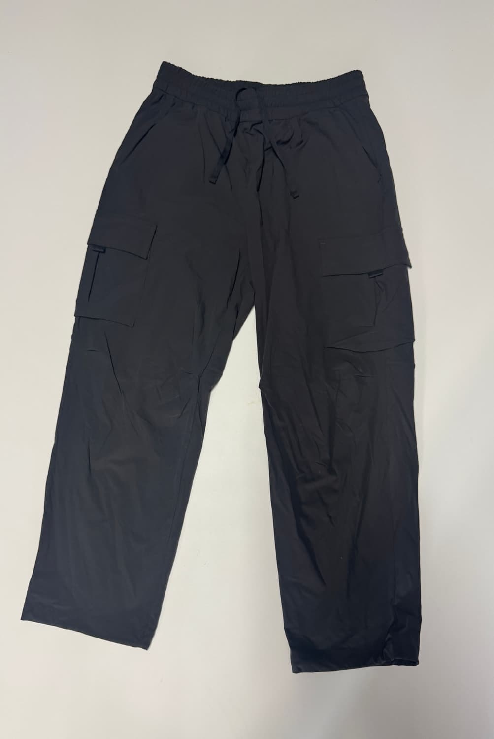 여성 안다르 24년도 밑단 스트링 트레이닝 밴딩 카고팬츠 L 상품이미지1