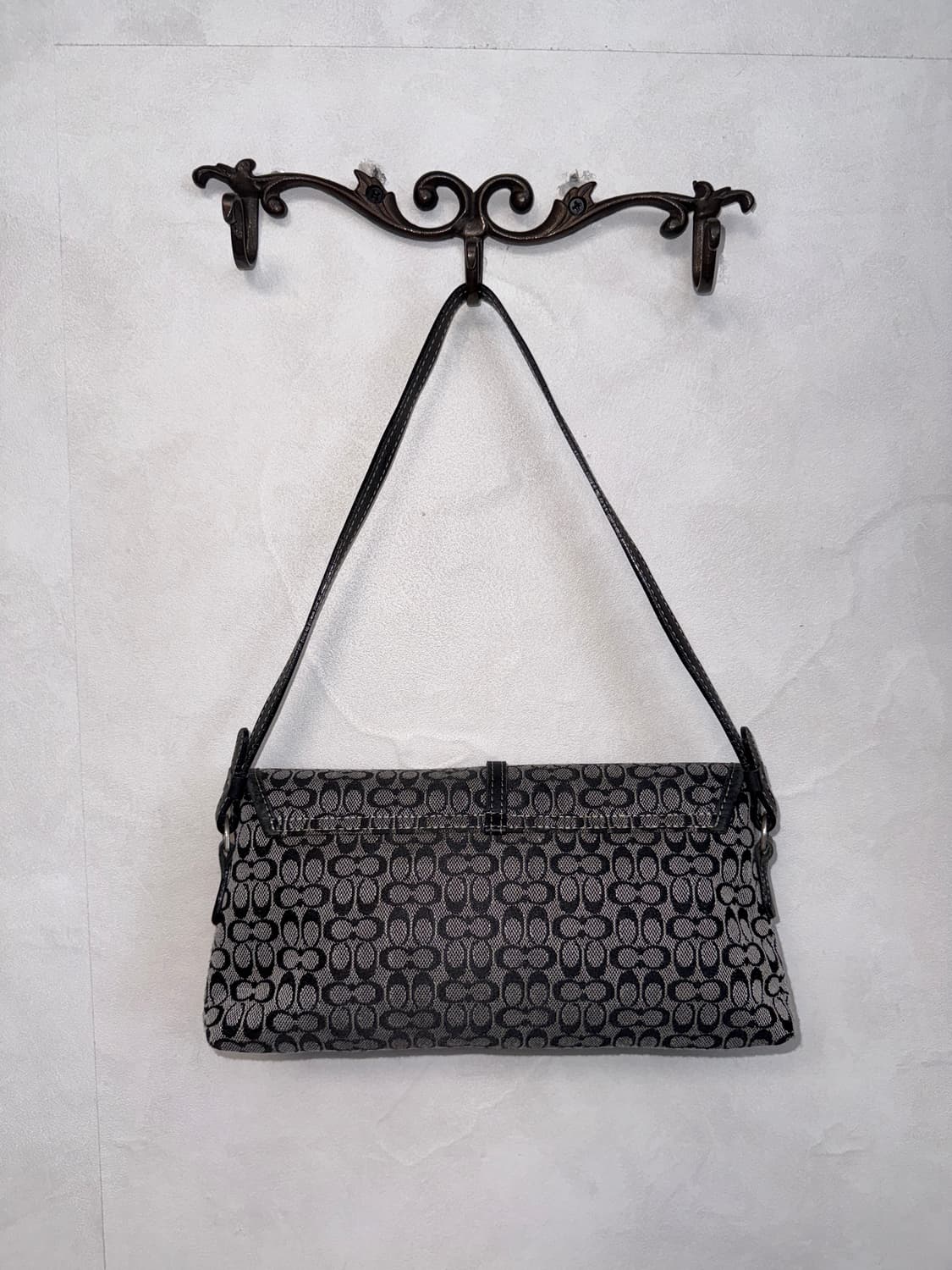 Coach black logo buckle mini 숄더백 상품이미지4