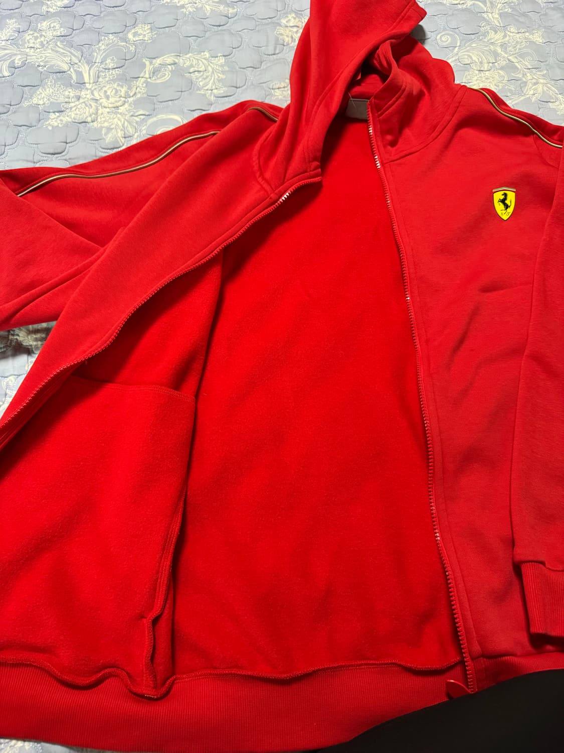 페라리x푸마 후드집업 상품이미지2