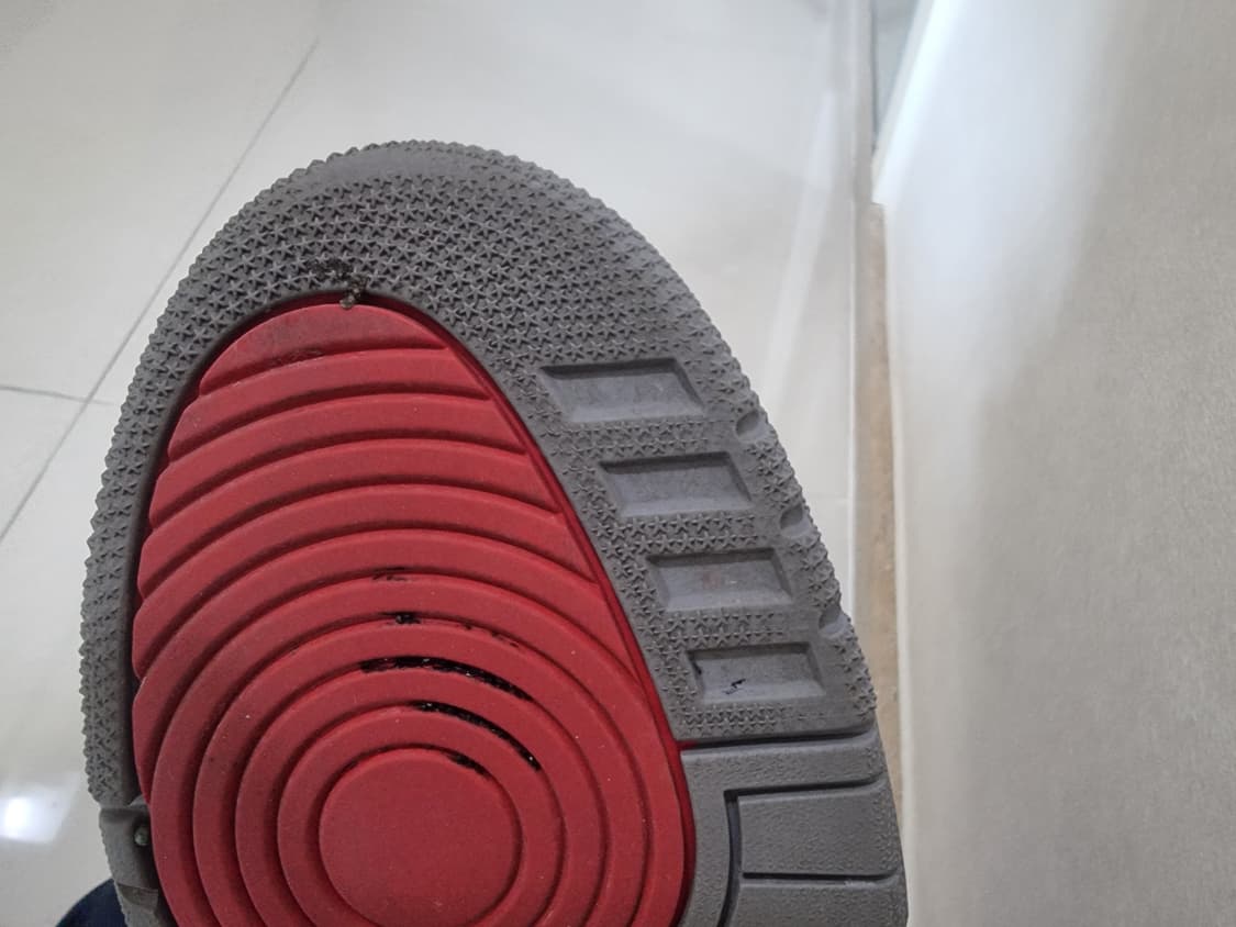 조던 3 블랙시멘트 레트로 280사이즈 입니다!
2024년 스니커헤드들의 상품이미지5