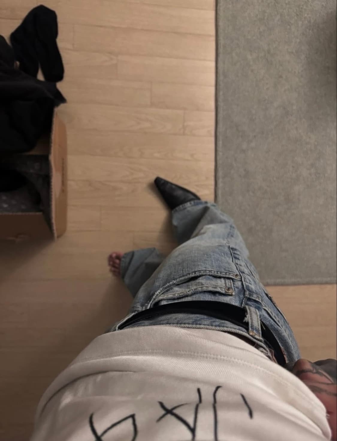 [M] 발렌시아가 24FW 플레어진 팬츠 연청 상품이미지4