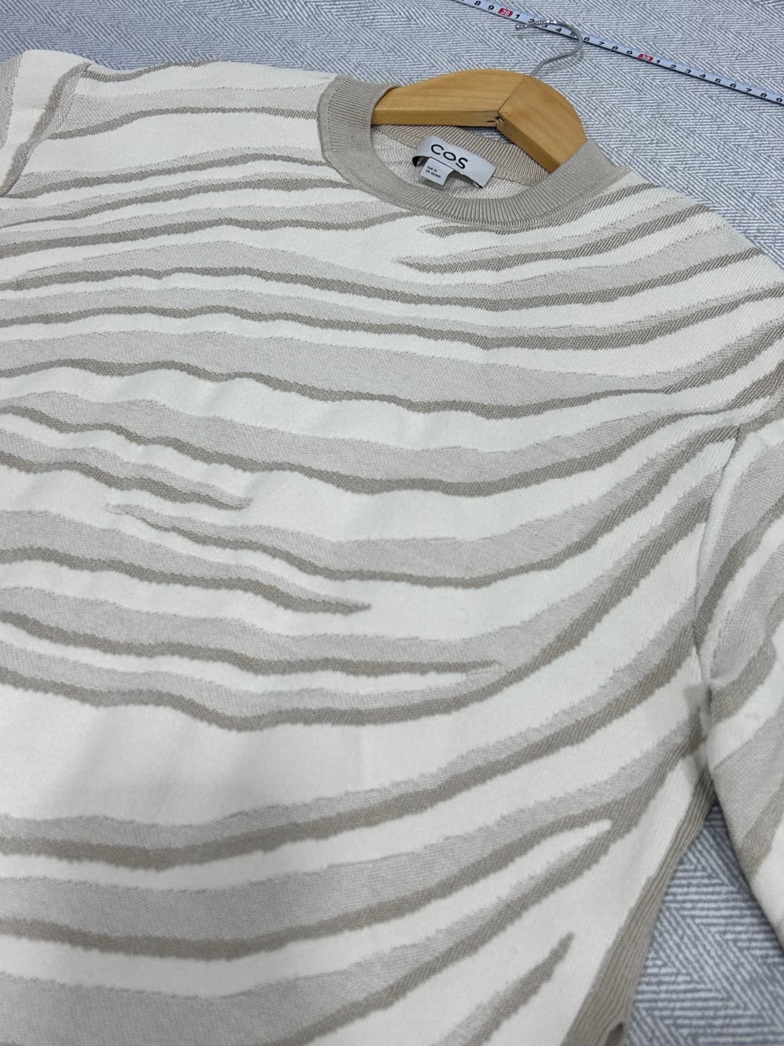 [S] COS 코스 아이보리 웨이브 오버핏 니트 여성 S사이즈 상품이미지8