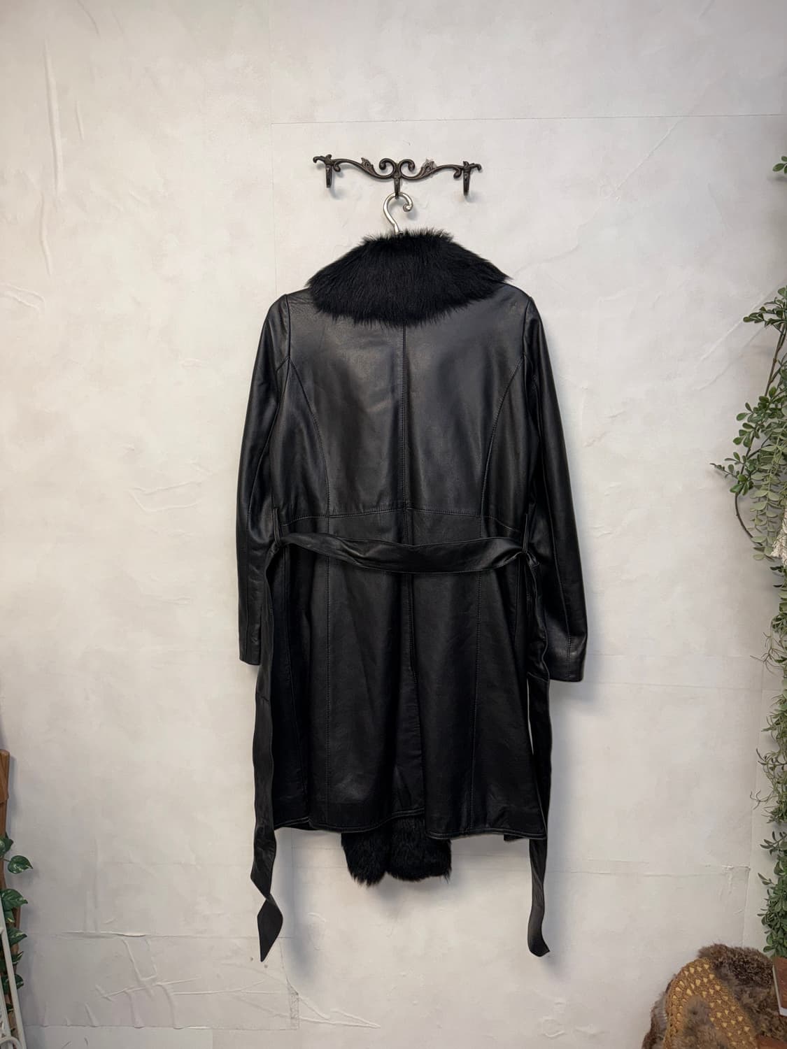 Black lamb skin lamb fur belted coat 상품이미지6