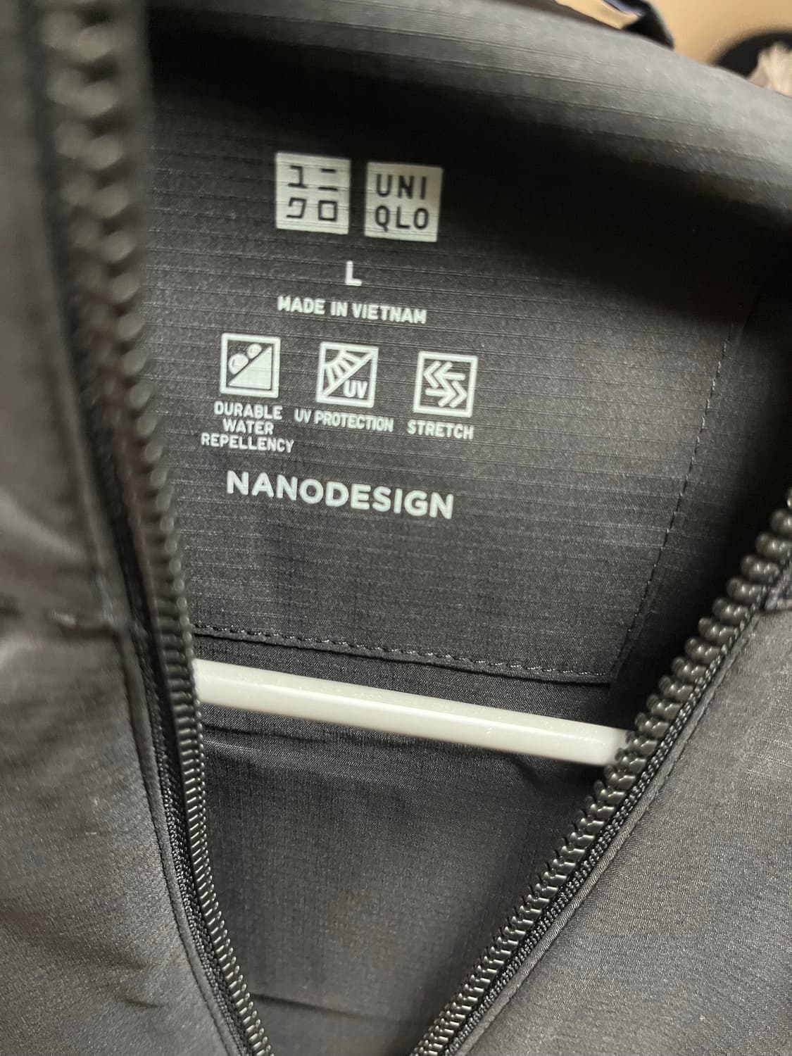 유니클로 포켓터블UV PROTECTION파카 블랙 상품이미지4