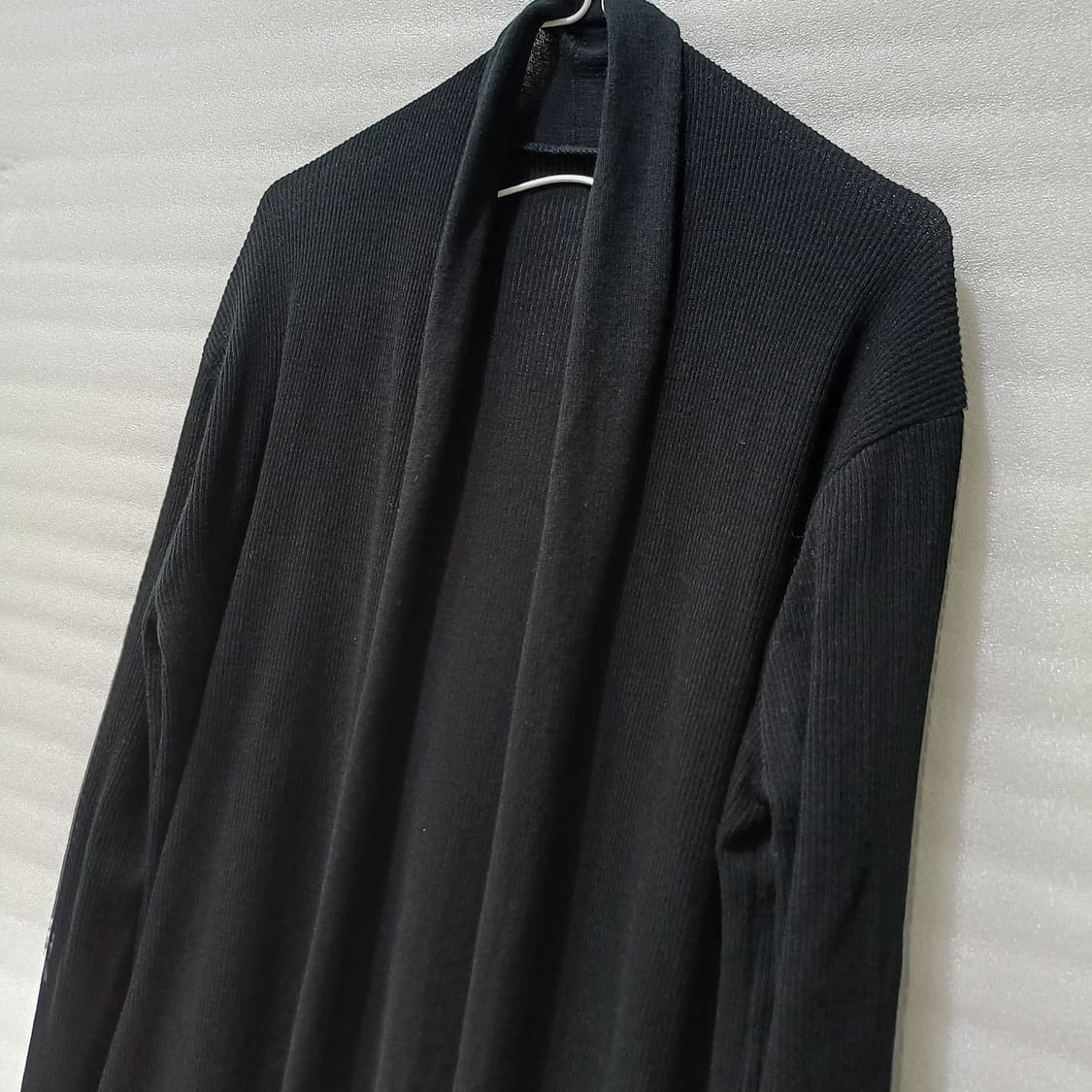 (찐블랙)

얇고 부드럽고 깔끔 , 신축성.
정품, 별 사용감 없이 굿. 상품이미지1