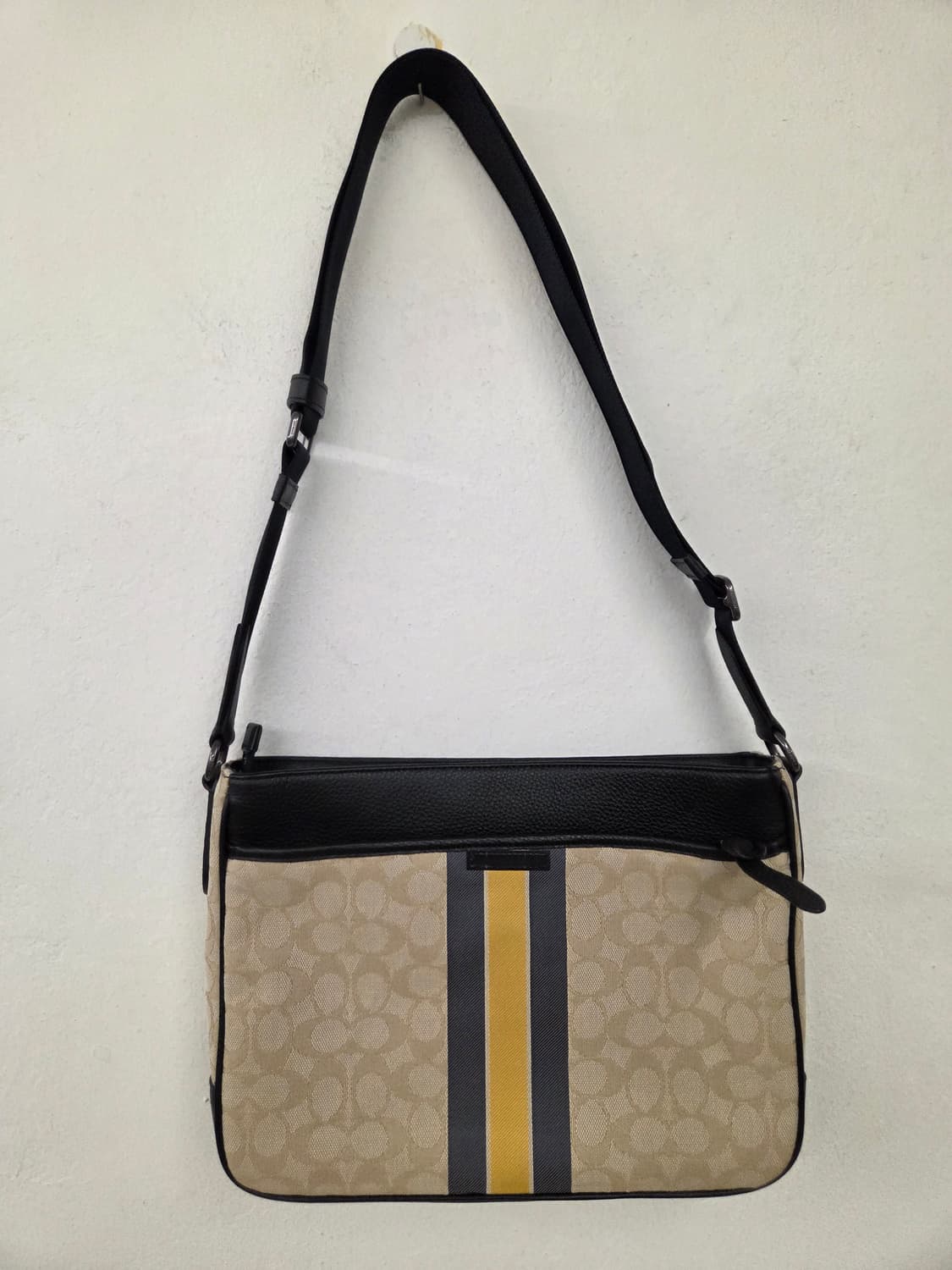 코치 시그니처 스트라이프 크로스백 상품이미지1