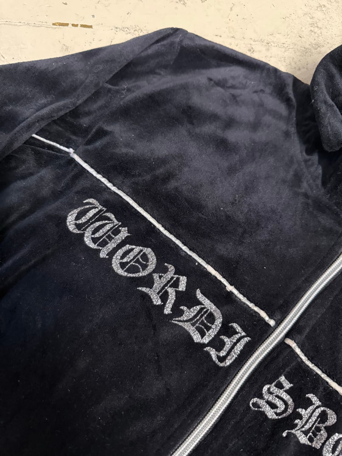 back lettering velour hood zip-up 상품이미지10