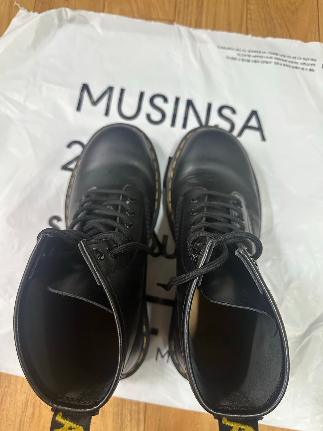 【245-250】닥터마틴 1460 8홀 워커 상품이미지4