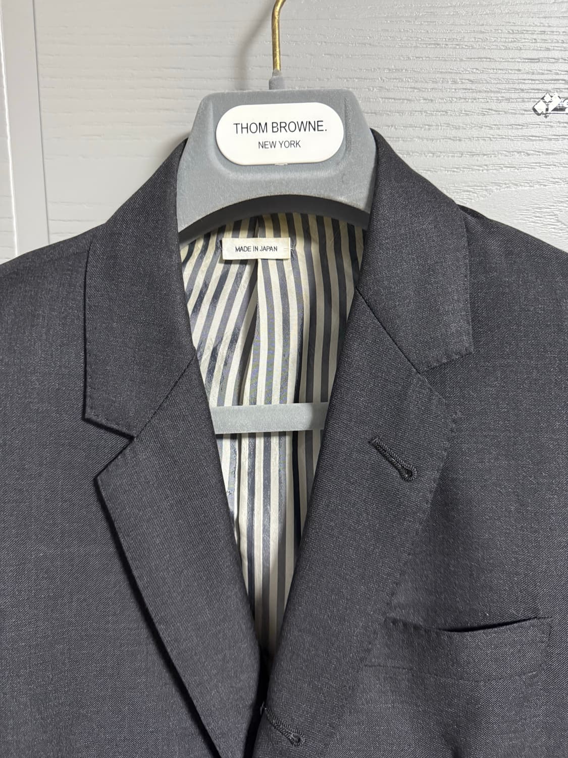 톰브라운 하이암홀 다크그레이 수트 2사이즈 상품이미지2