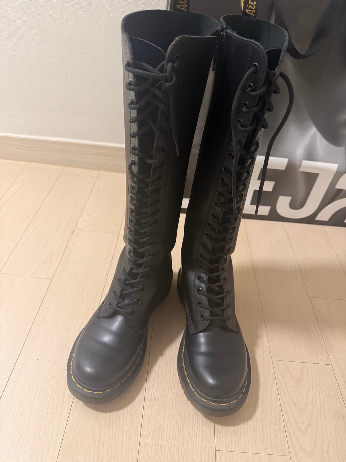 닥터마틴 20홀 롱부츠 상품이미지2