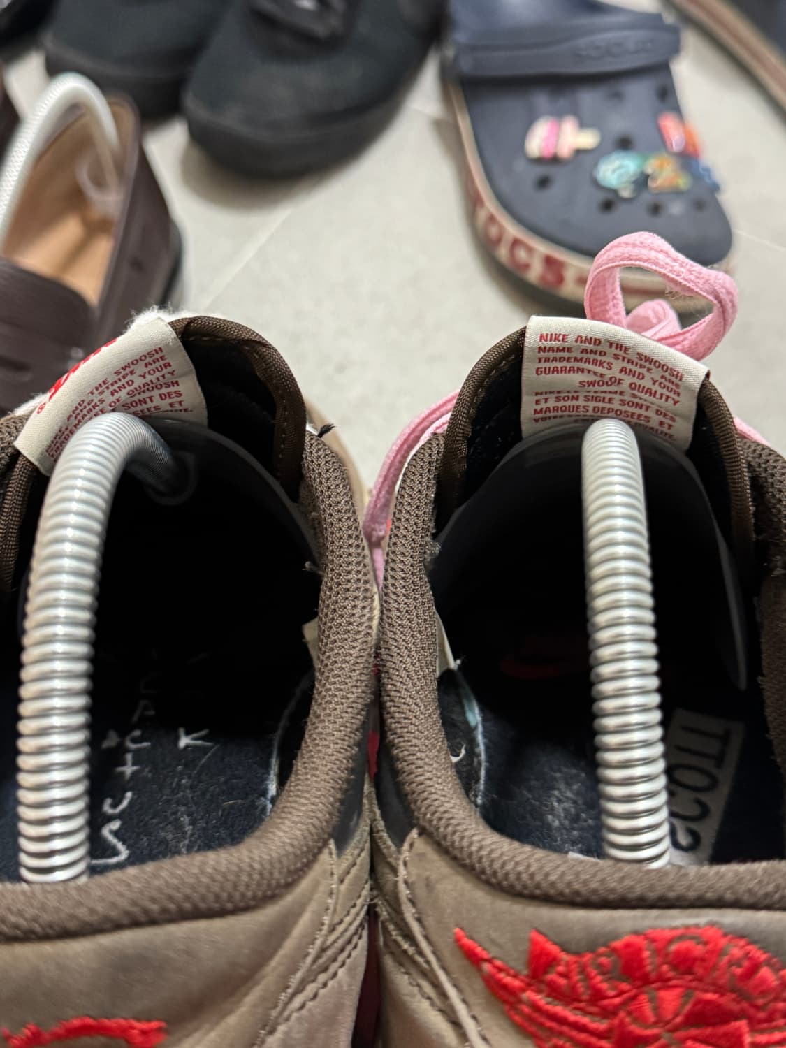 나이키 에어조던1 로우 트래비스 스캇 275 모카 상품이미지4