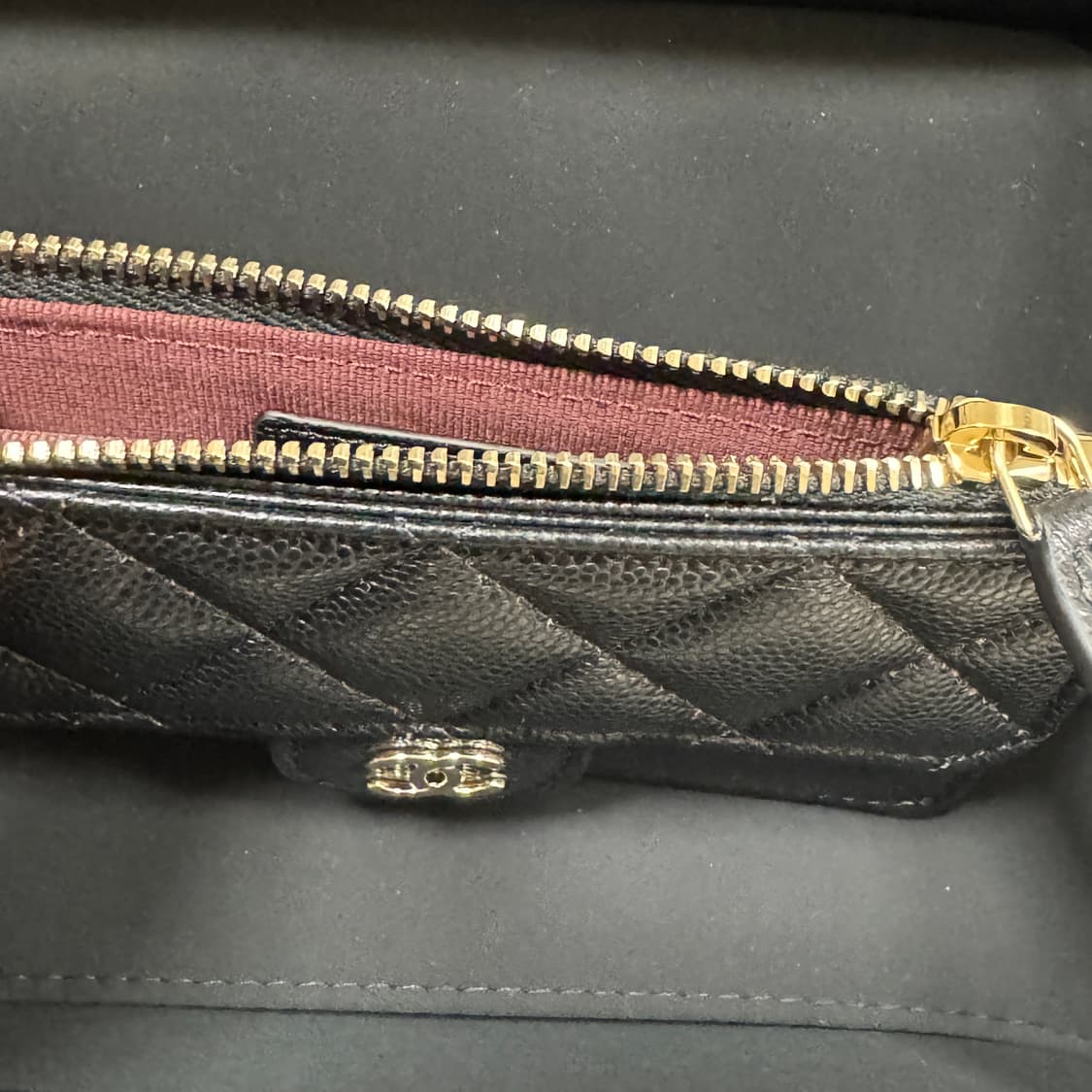 샤넬 클래식 캐비어 지퍼 카드지갑 새제품 AP2570 상품이미지4