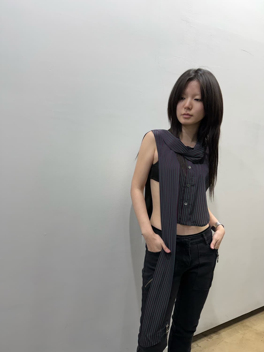 언더커버 수 언더커버 넥 스트랩 디테일 백 오픈 탑 상품이미지3