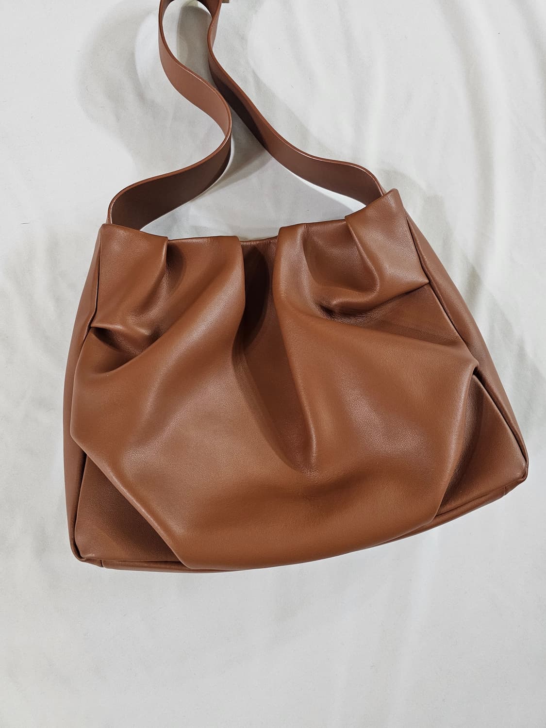 HOZE GABBY TAN 호재 호제 개더링 개비 호보백 숄더백 브라운 상품이미지3