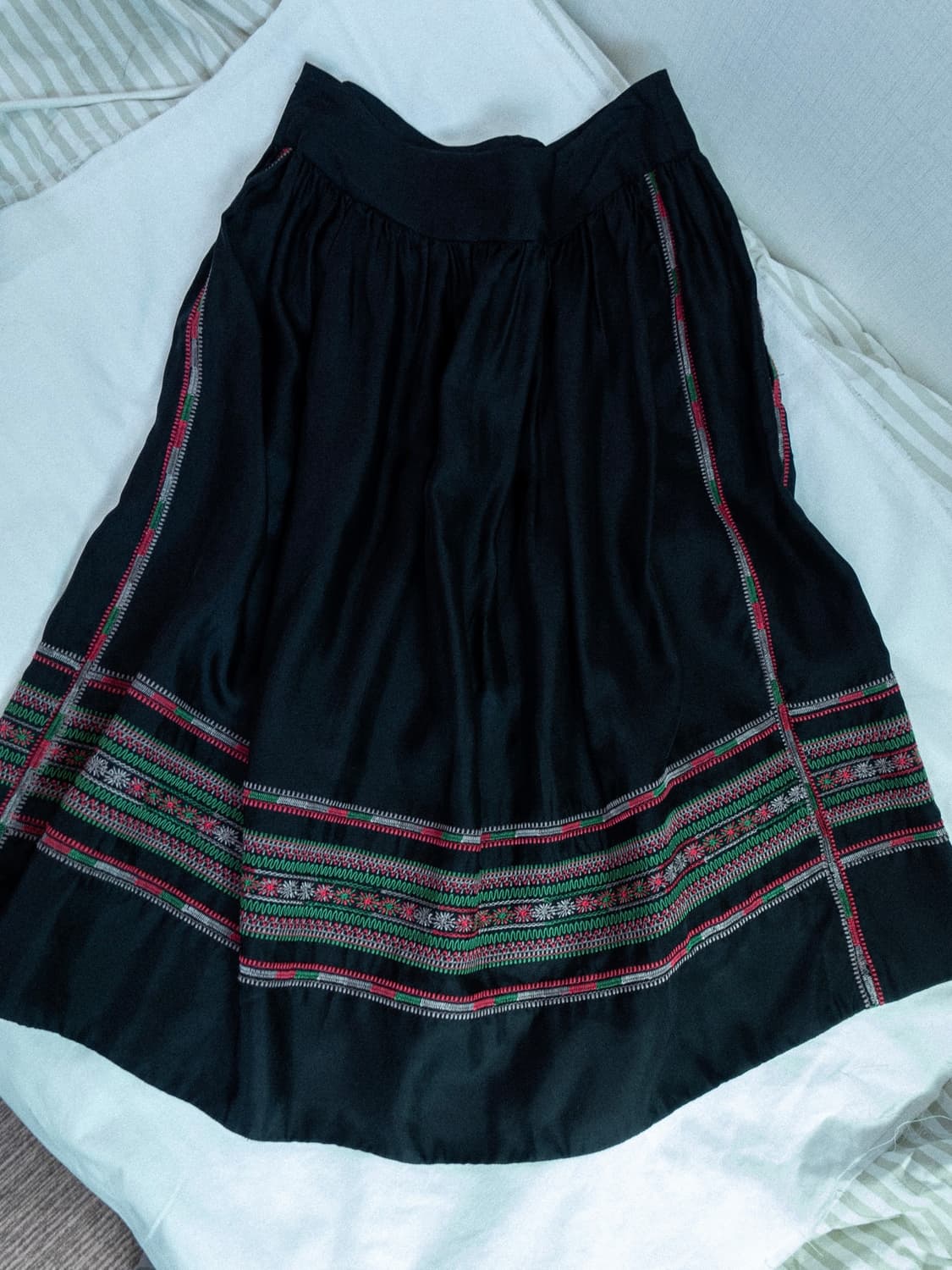 Silk embroidery long skirt 상품이미지1