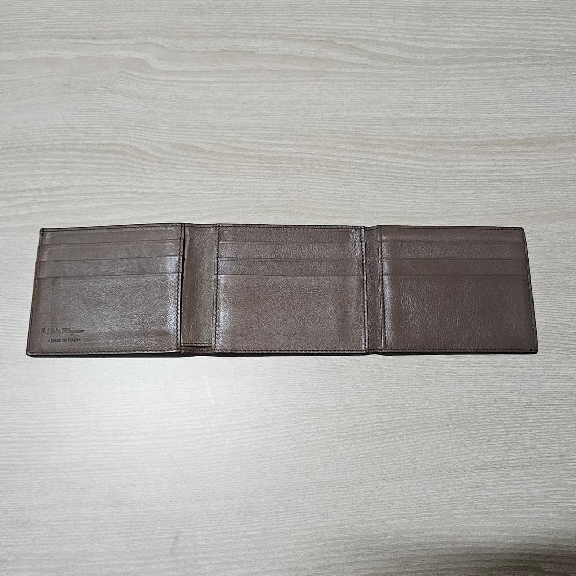 페라가모 간치니 남성 반지갑 저렴하게 팝니다 상품이미지5