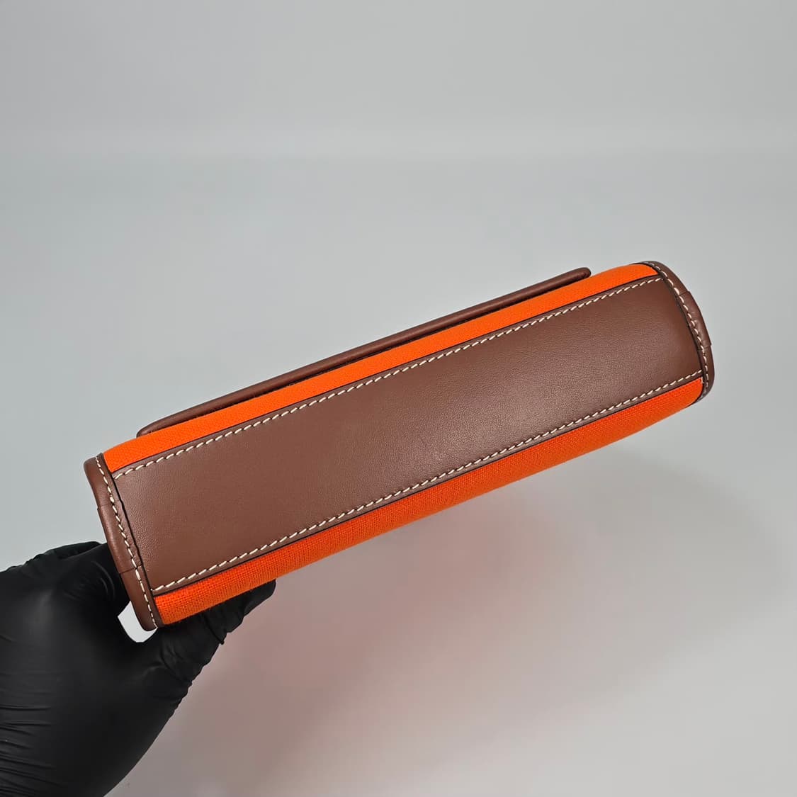 버버리 미니 투톤 포켓 토트백 상품이미지6