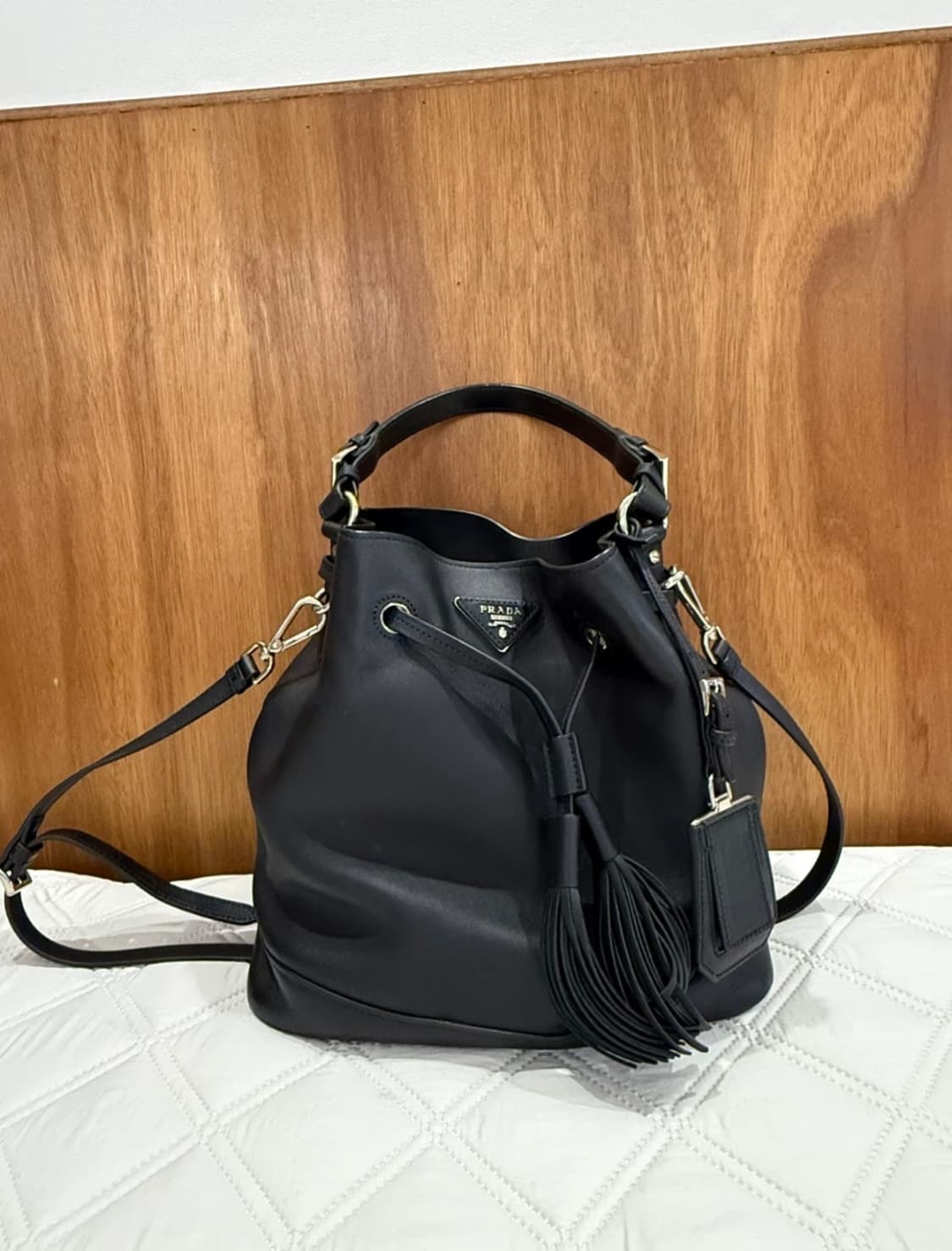 프라다 BR5069 블랙 레더 버킷 테슬 토트백 상품이미지1