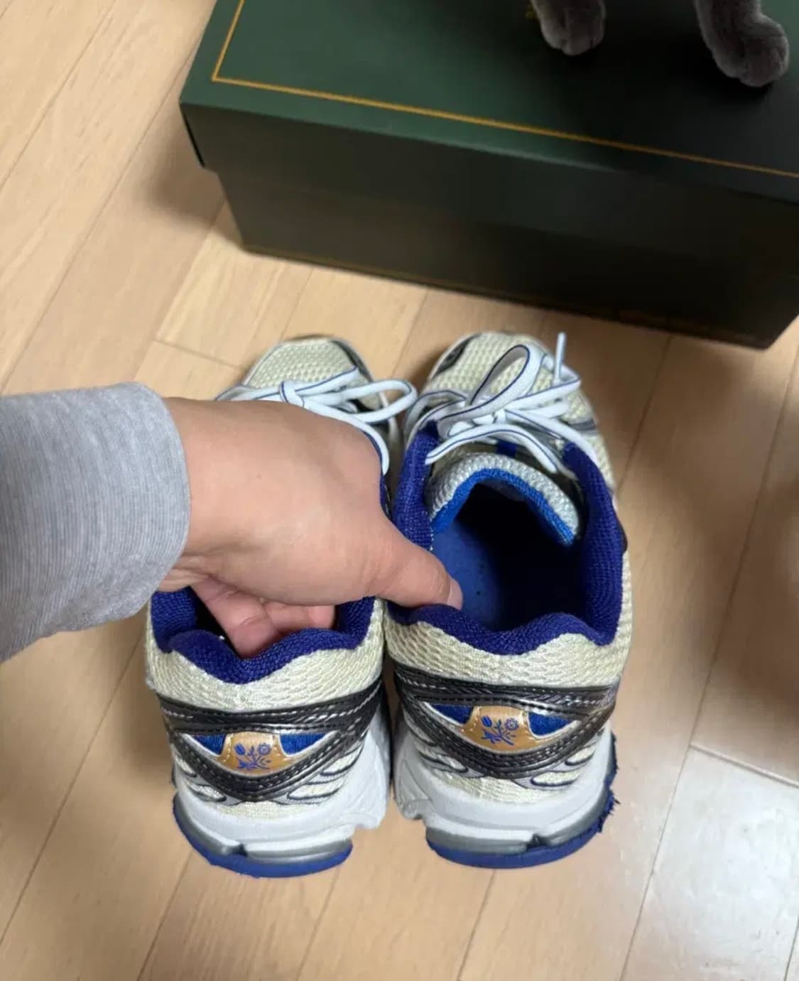 뉴발란스 860v2 에메레온도르 270 상품이미지5